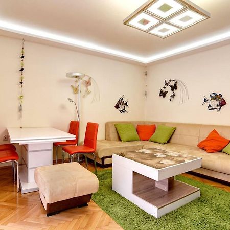 Spacious And Stylish Apartment In The Heart Of Sofia Plus Parking Luaran gambar
