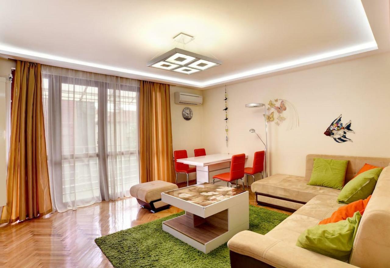 Spacious And Stylish Apartment In The Heart Of Sofia Plus Parking Luaran gambar