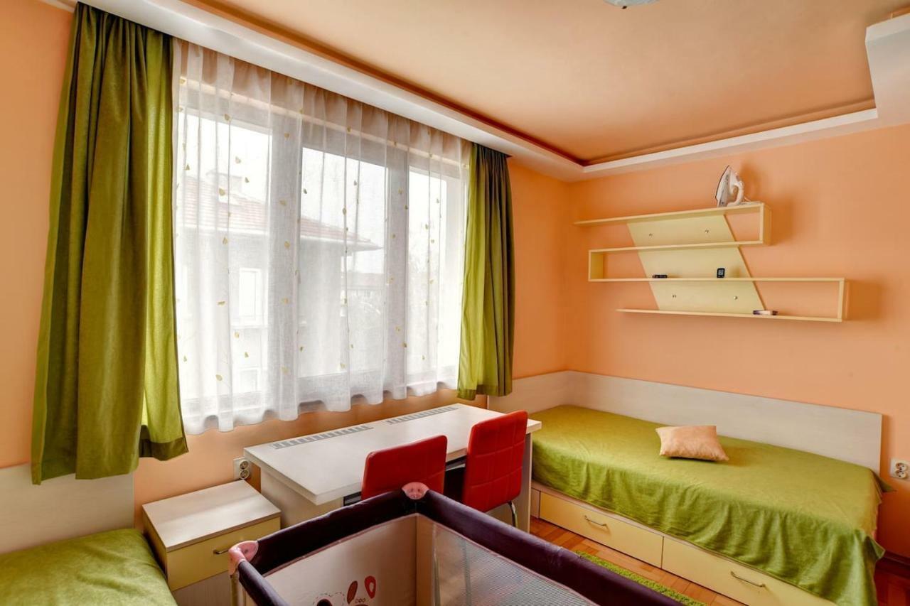 Spacious And Stylish Apartment In The Heart Of Sofia Plus Parking Luaran gambar