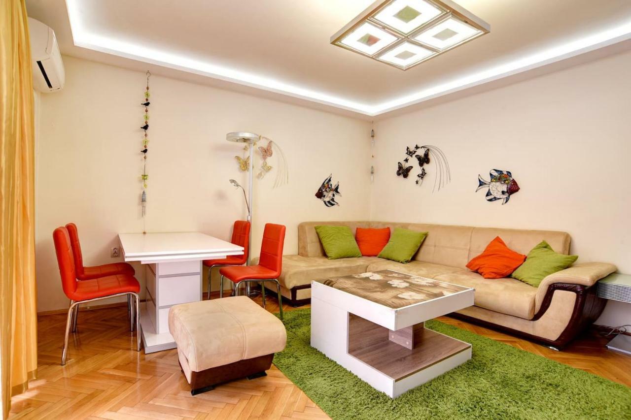 Spacious And Stylish Apartment In The Heart Of Sofia Plus Parking Luaran gambar